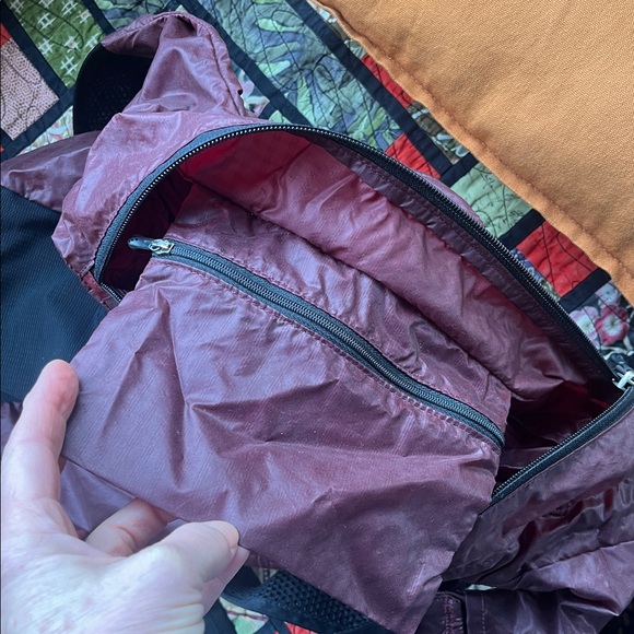 Patagonia Maroon bag ideal for travel 🧳 - Picture 12 of 14